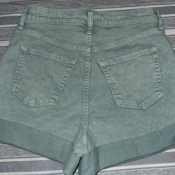 Super high rise rolled cuff shorts. - Picture 4 of 4